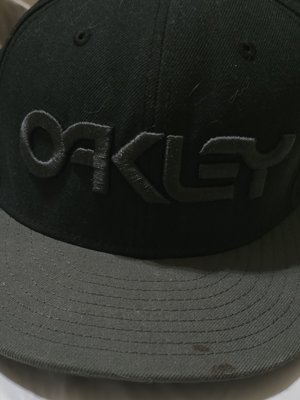 Oakley Two-Tone Black and Gray Logo Snapback Cap
